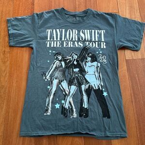 Taylor Swift The Eras Tour Official Merch T-Shirt Size Medium‎